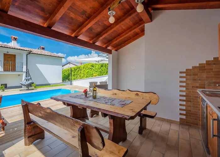 House Smoky With Private Pool And Jacuzzi