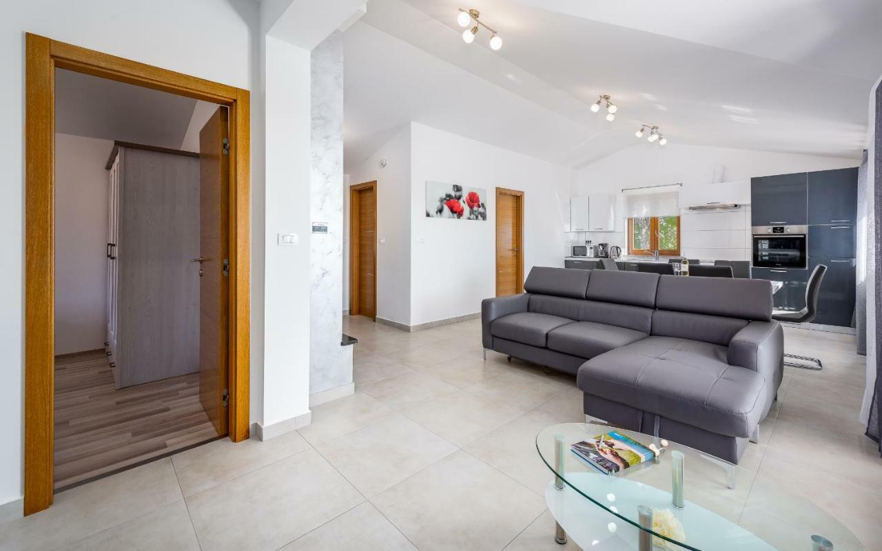 House Smoky With Private Pool And Jacuzzi Villa Pazin