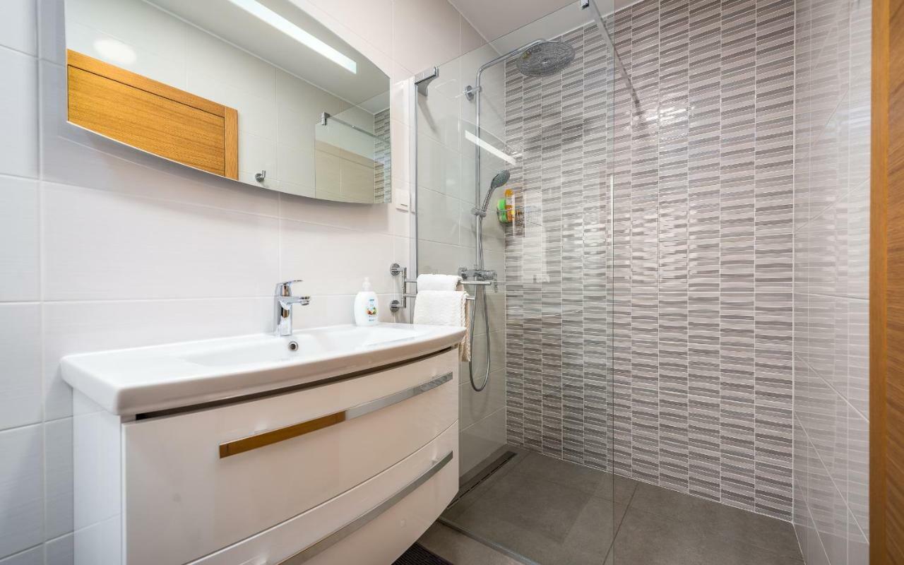 House Smoky With Private Pool And Jacuzzi Villa Pazin