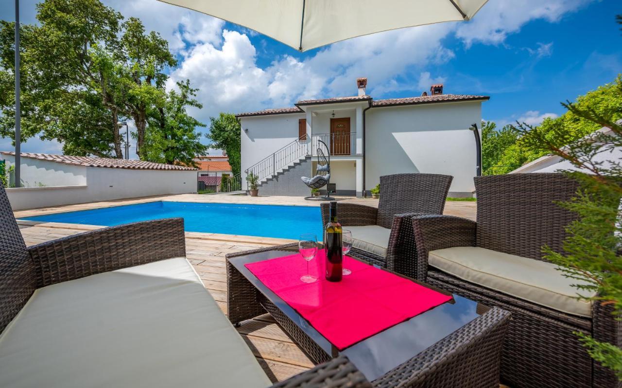 House Smoky With Private Pool And Jacuzzi